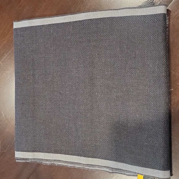 Authentic Fendi wool scarf - Picture 4 of 10